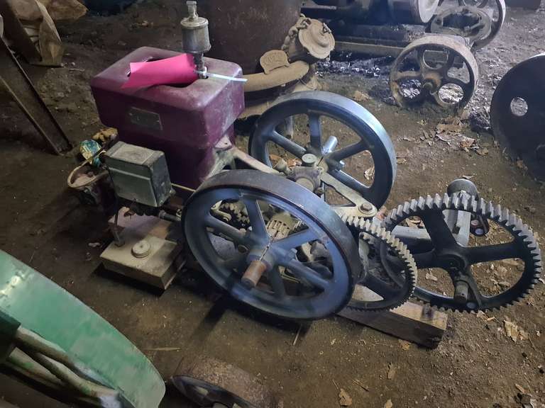 Witte 2HP #77543 RPM 600 Approx 15" fly wheels