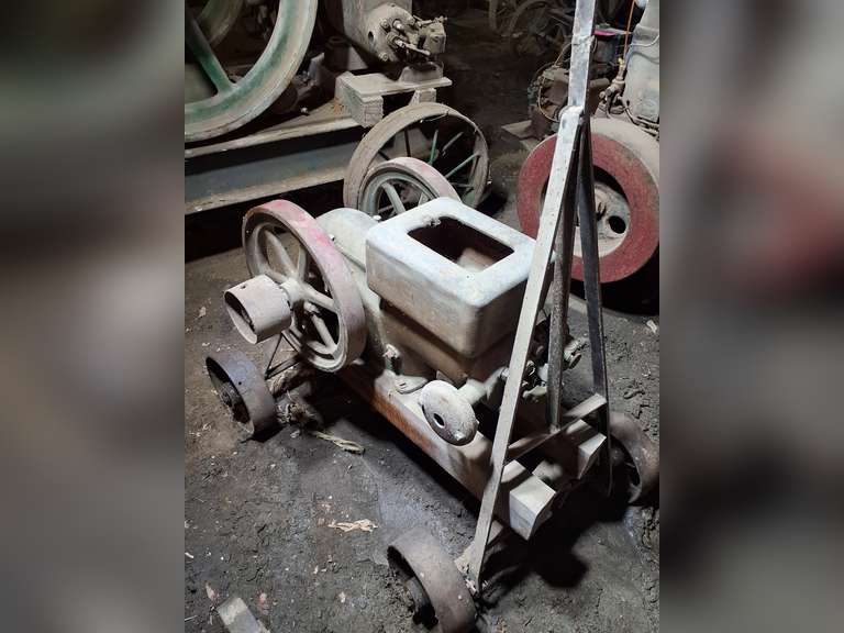 Witte hit miss engine KCMO, 2HP, Mod: 98496J, 850 rpm, approx 16" fly wheels, on 4 wheel trolley cart