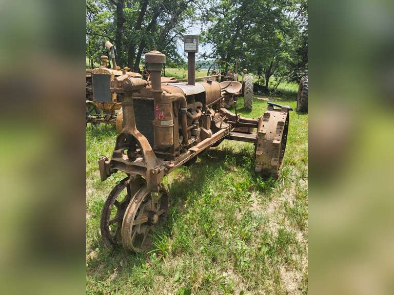 Farmall F20 on steel (NOT running), no compression/ not stuck