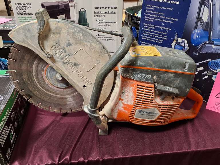 Husqvarna K770 gas pwrd concrete saw w/ extra blade