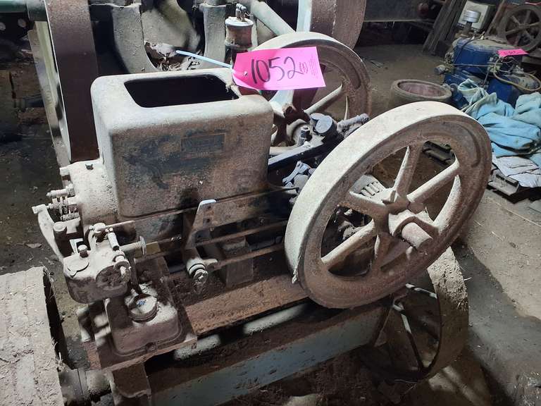 Witte hit miss engine, 3HP, #B38693, 520 rpm, 19" fly wheels
