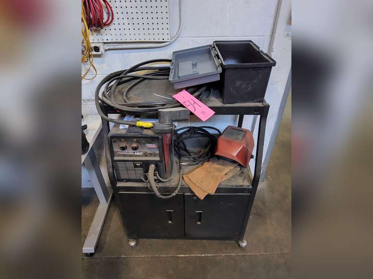 Lincoln electric power mig 180c, w/leads, welding hood & Gloves, and cart, see pics.
