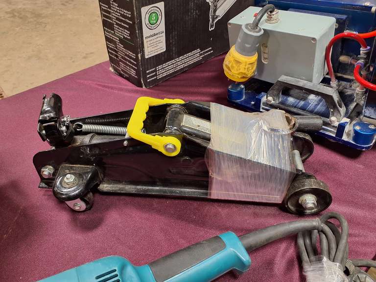 Small hyd jack with handle