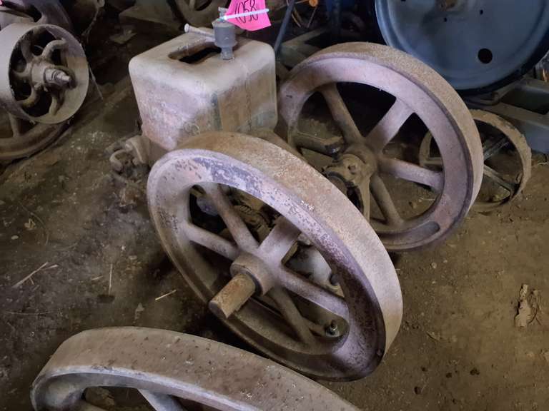 Bates & Edmunds Motor Co. Mod: Bulldog hit miss engine 4HP, #B32845, 23" fly wheels