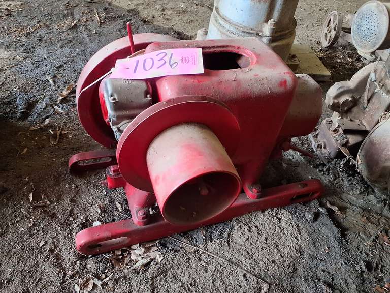 International Harvester Co. hit/miss engine 1.5 to 2.5HP, Type LB engine, #1BA9162, 14.5" fly wheels (MAY NOT BE COMPLETE)