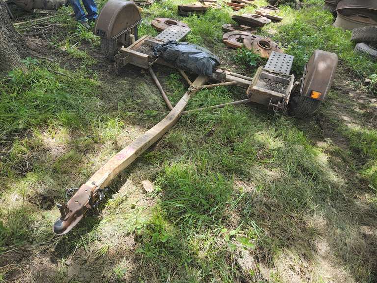 2 wheel car tow dolly NEEDS TIRES/Flat