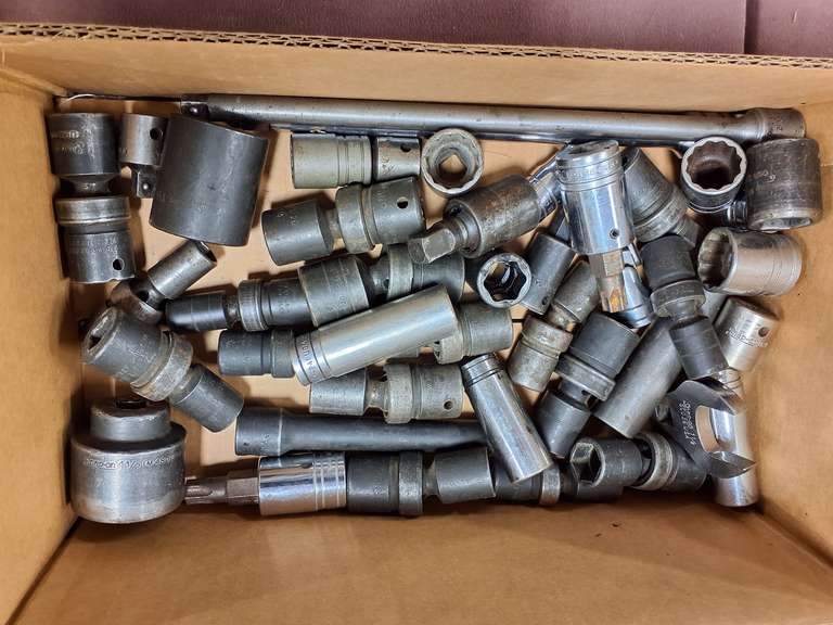 Box of misc sockets & other (Believe to all be Snap-on) SEE PICS
