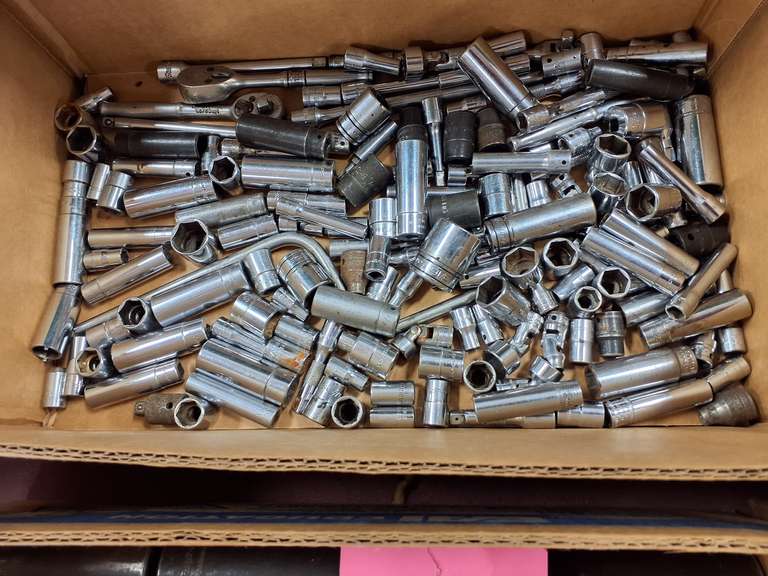 Box of misc sockets & other (Believe to all be Snap-on) SEE PICS