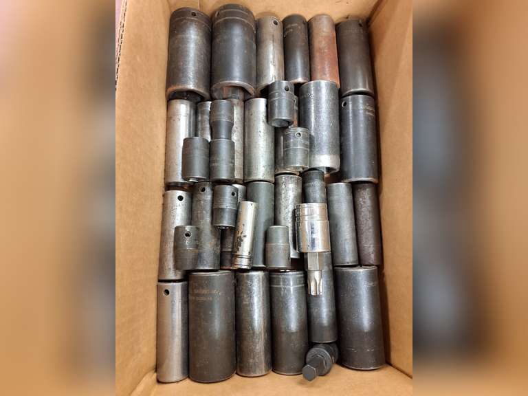 Box of misc sockets (Believe to all be Snap-on) SEE PICS