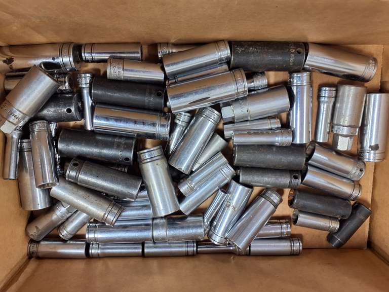 Box of misc sockets & other (Believe to all be Snap-on) SEE PICS