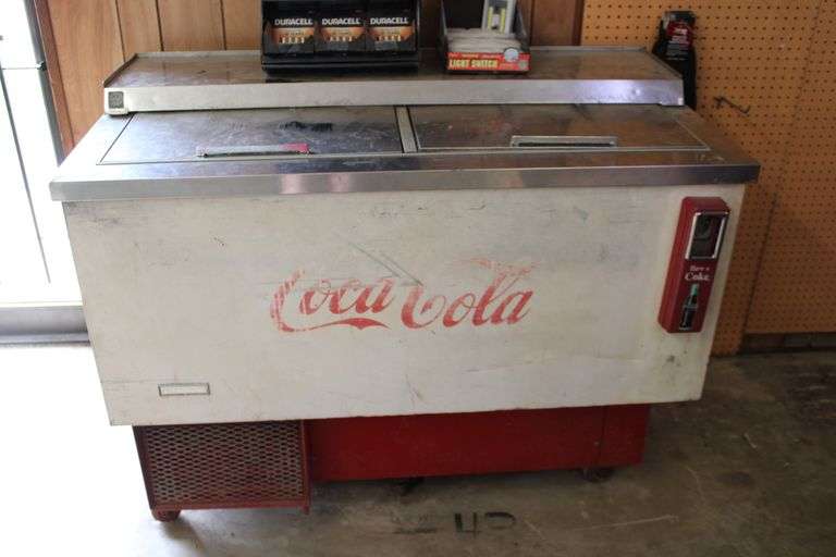 ANTIQUE COCA-COLA BOX