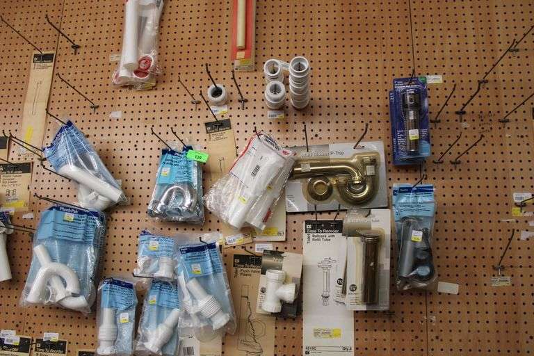 VARIOUS LAVATORY PIECES