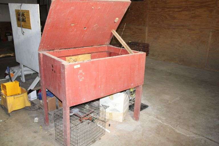 CHICK BROODER WITH CAGE UNDERNEATH
