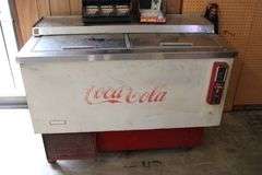 ANTIQUE COCA-COLA BOX