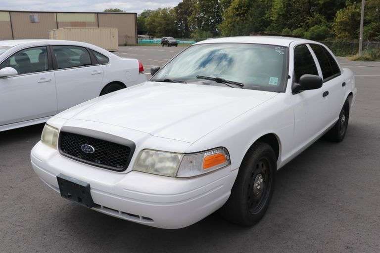 2011  FORD  Crown Victoria  2FABP7BV8BX157405  Mileage:   158668