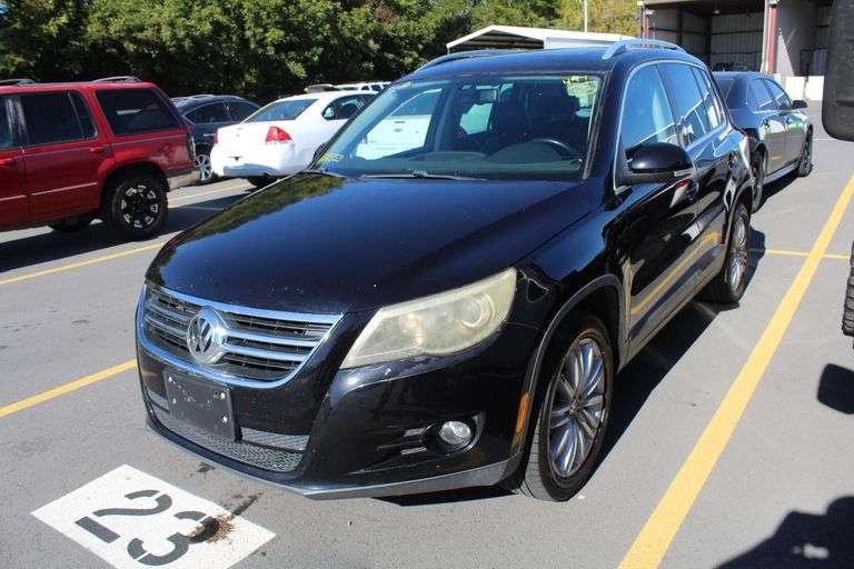 2011  VOLKSWAGEN  Tiguan  WVGAV7AX1BW520956  Mileage:   138353