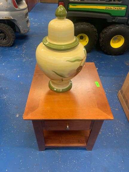 End Table 24"x28" With Decorative Vase