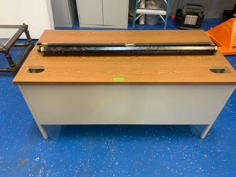 Metal Desk 60"x30" and Dropdown Projector Screen