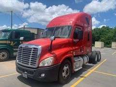 2017  FREIGHTLINER  Cascadia  3AKJGLBG7HSHY2464  Mileage:   557335.9
