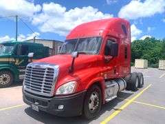 2017  FREIGHTLINER  Cascadia  3AKJGLBG7HSHY2464  Mileage:   557335.9