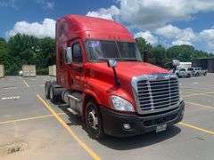 2017  FREIGHTLINER  Cascadia  3AKJGLBG7HSHY2464  Mileage:   557335.9