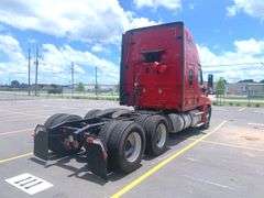 2017  FREIGHTLINER  Cascadia  3AKJGLBG7HSHY2464  Mileage:   557335.9