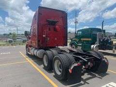 2017  FREIGHTLINER  Cascadia  3AKJGLBG7HSHY2464  Mileage:   557335.9