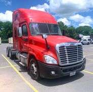 2017  FREIGHTLINER  Cascadia  3AKJGLBG7HSHY2464  Mileage:   557335.9