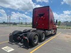 2017  FREIGHTLINER  Cascadia  3AKJGLBG7HSHY2464  Mileage:   557335.9
