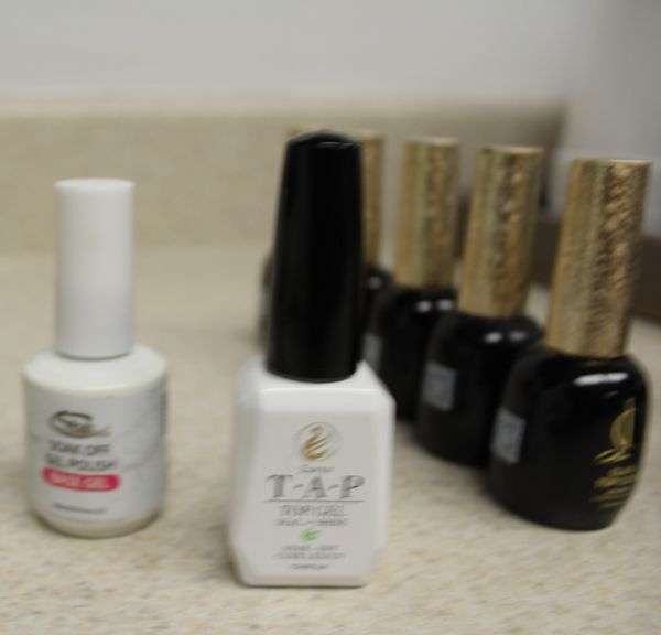 LOT OF ASSORTED GEL TOP AND BASE COAT
