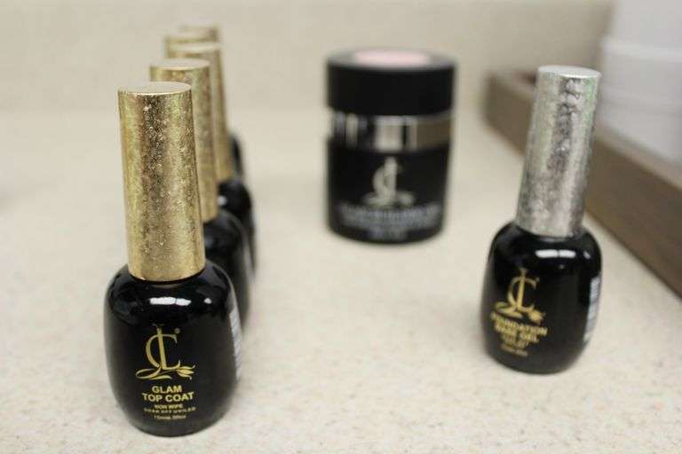 LOT OF ASSORTED GEL TOP AND BASE COAT