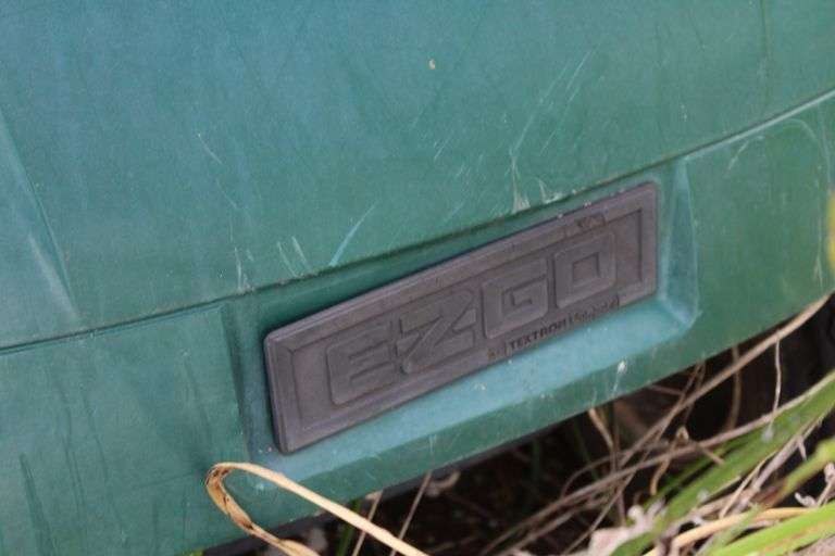 GREEN GOLF CART
