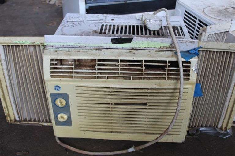LOT WITH ELECTRIC STOVE AND 2- 110 AC UNITS