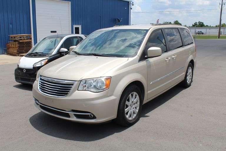 2015  CHRYSLER  Town and Country  2C4RC1BG1FR618019  Mileage:   151198