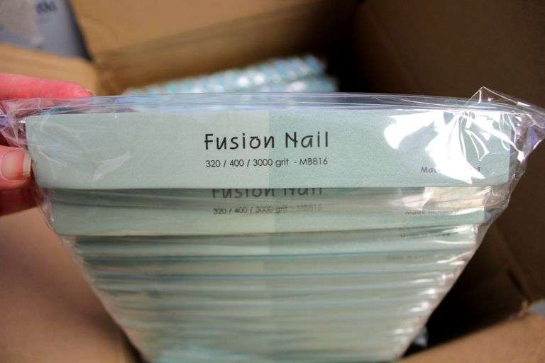 FUSION NAIL 2 SIDED SHINY BUFFER 320/400/3000 GRIT CASE OF 24 (12PKS OF 12)