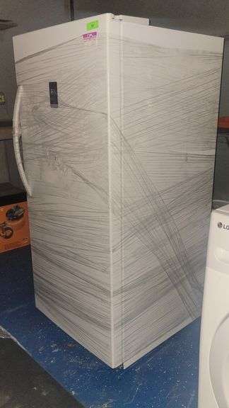 INSIGNIA 13.8 cu ft CONVERTIBLE UPRIGHT FREEZER / REFRIGERATOR