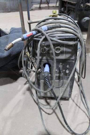 MILLER 250 WIRE FEEDER WELDER