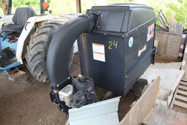 AGRIFAB 32 CU FT MOWER VAC/BAGGER