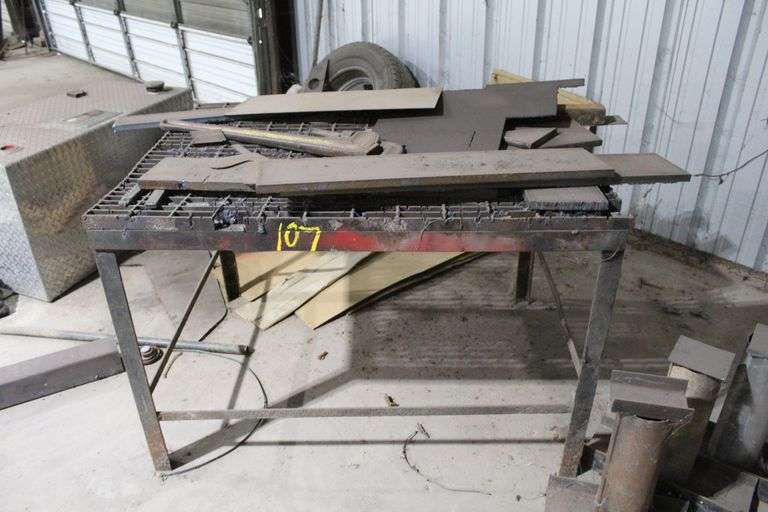 METAL TABLE 3' x 4' & TWO 5'x8' SQ TUBING