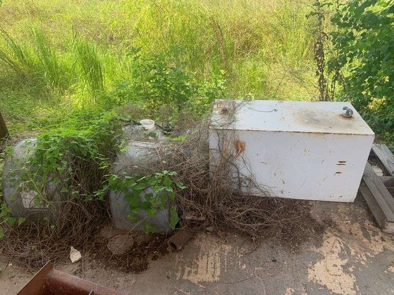 SQUARE TANK AND TWO BLOWERS, SPRAYER JUG