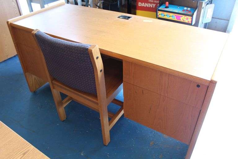 WOOD DESK / CHAIR