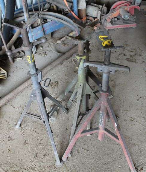 LOT OF 4 TRI-POD PIPE JACKSTANDS