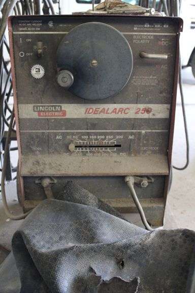 LINCOLN ELECTRIC IDEALARC 250 WELDER WITH CART