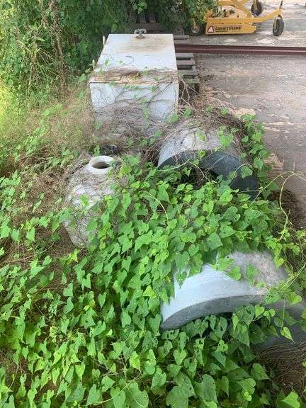 SQUARE TANK AND TWO BLOWERS, SPRAYER JUG