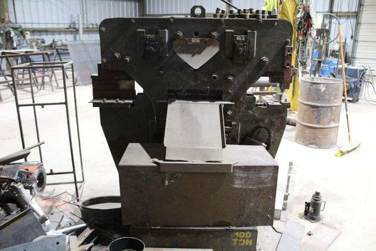 EDWARD JAW IV IRON WORKER