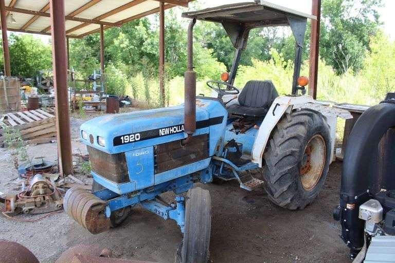 New Holland 1920 Tractor