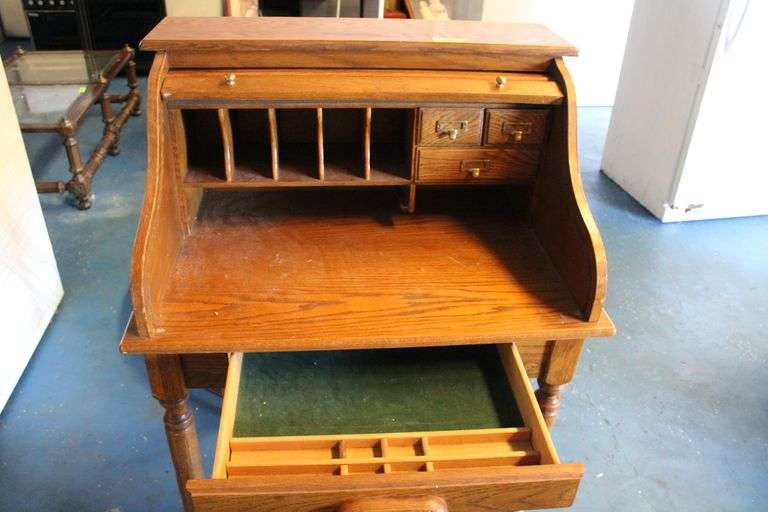 Round Table 54" and  Wood Desk32"x24"