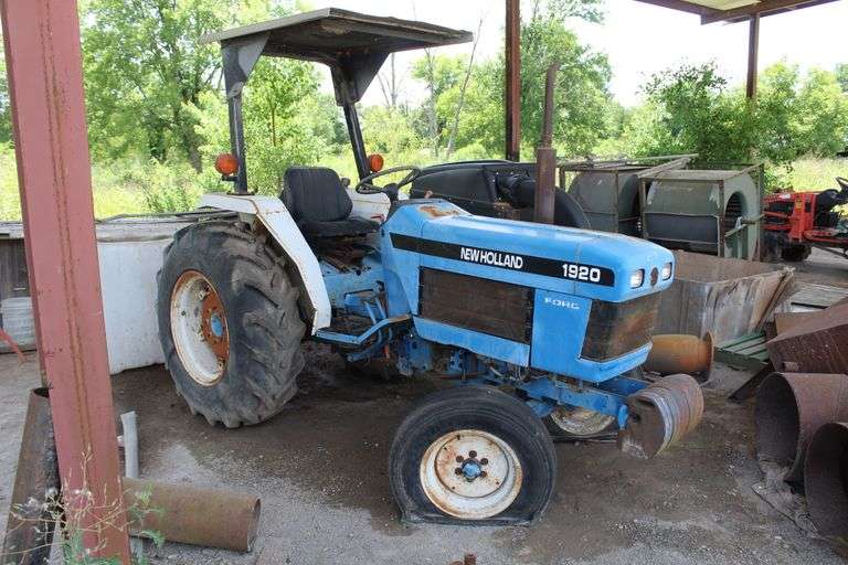 New Holland 1920 Tractor