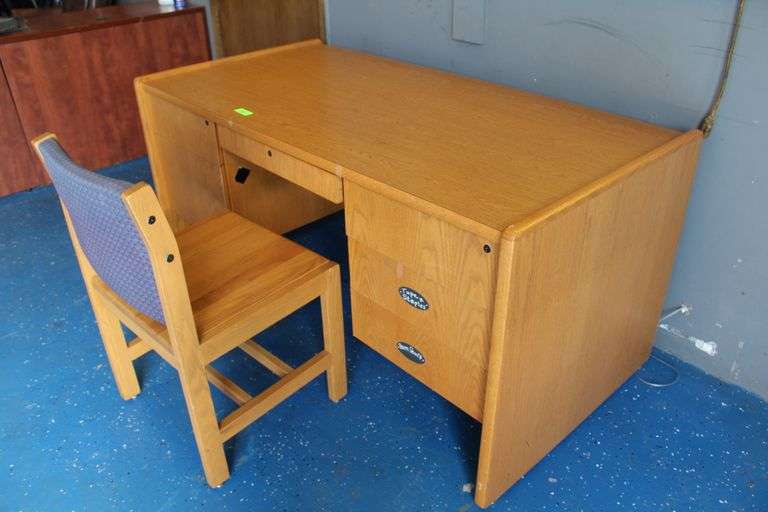 WOOD DESK / CHAIR