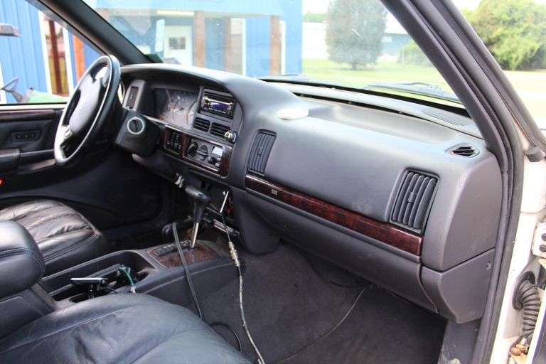 1998  JEEP  Grand Cherokee  1J4GZ88Z1WC178572  Mileage:   138267